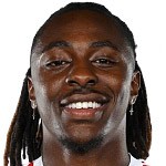  埃泽禁区外惊艳抽射；阿森纳半场领先勒沃库森。 体育新闻