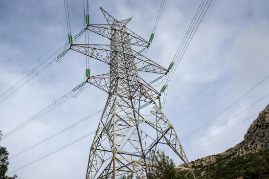  中东冲突升级，能源冲击波席卷全球；无辜国家承受主要代价。 新闻