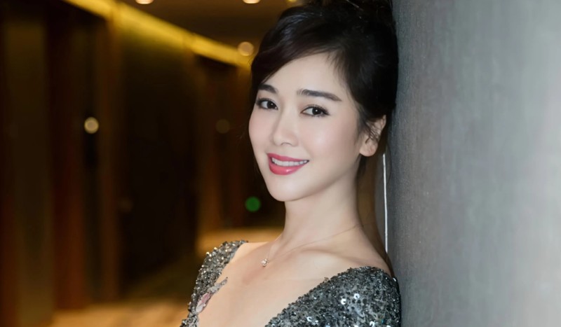  49岁离婚带娃的左小青，活成了多少女人羡慕的样子 情感心理