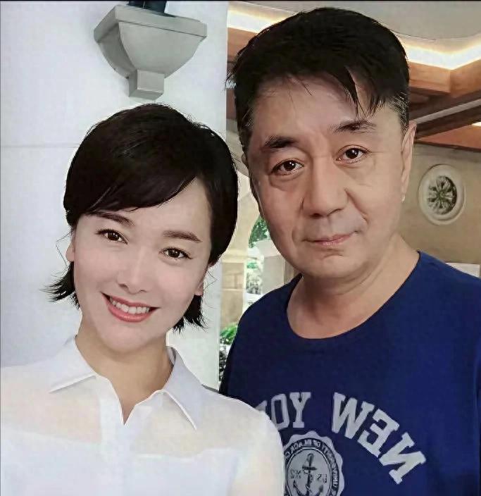  49岁离婚带娃的左小青，活成了多少女人羡慕的样子 情感心理